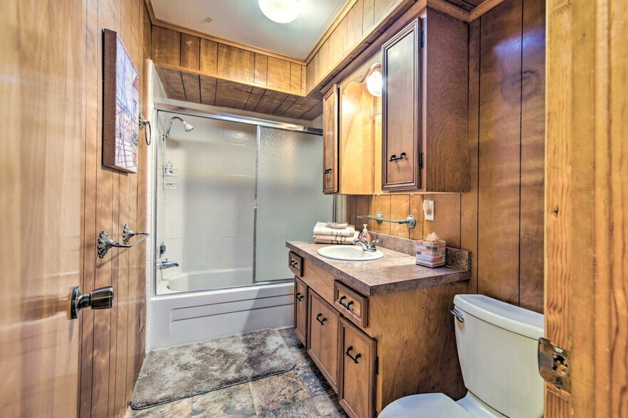 Building Photo - 928 Welch Ln