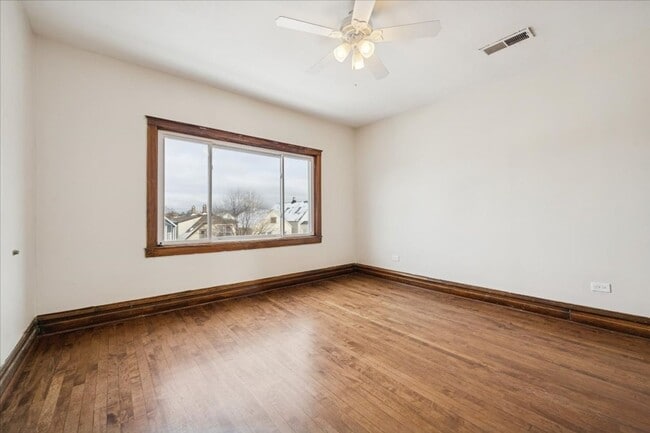 Building Photo - 3419 W McLean Ave