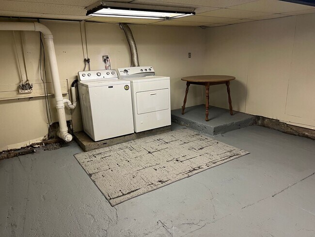 Building Photo - Quakertown Cape in Private Setting