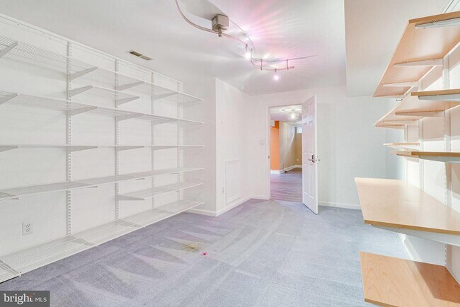 Building Photo - 6122 Bayliss Pl