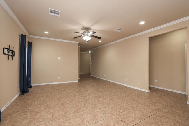 Building Photo - 3110 Claremont Dr