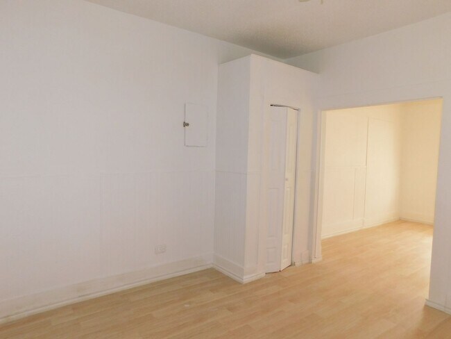 Building Photo - Cozy & Convenient Living in San Antonio’s East Side