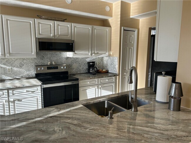 Building Photo - 1390 Tiffany Ln