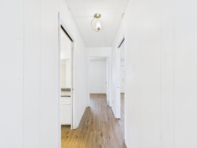 Building Photo - Unit 8