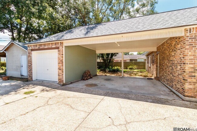 Building Photo - 11918 Spring Meadow Dr