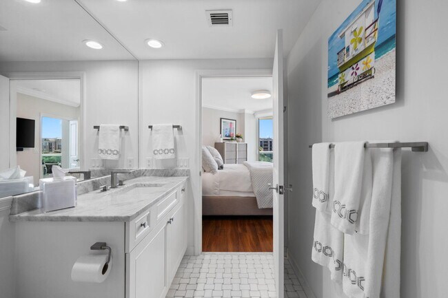 Building Photo - 347 N New River Dr E