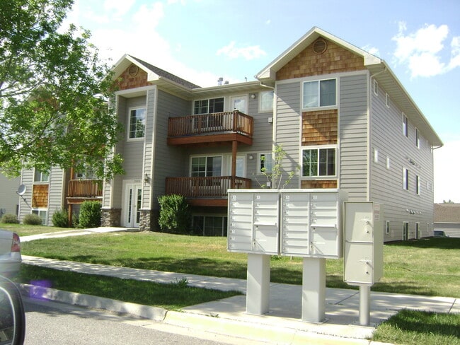 Building Photo - Great location, nice condo FRESH PAINT NOW AND NEW WINDOWS !