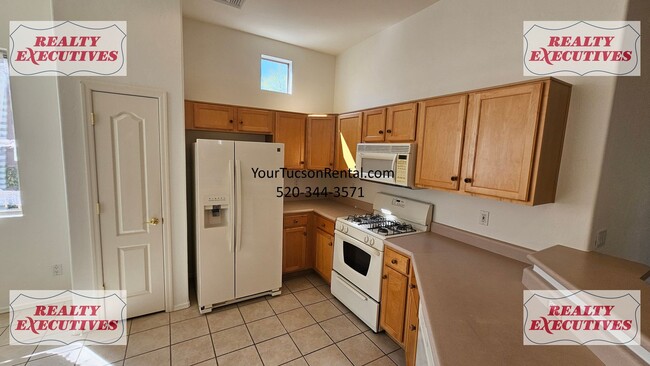 Building Photo - Sabino Springs - 2 bedroom, 2 bathrooms ho...