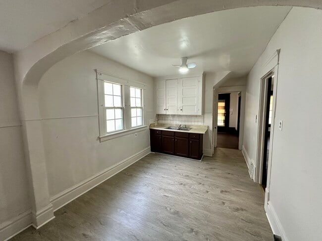 Building Photo - 362 E South St