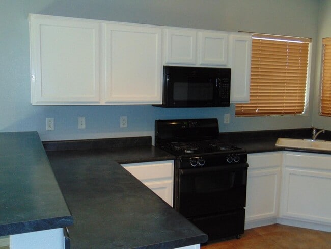 Building Photo - Rancho Sahuarita 4 bedroom 3 bath 2 story Home