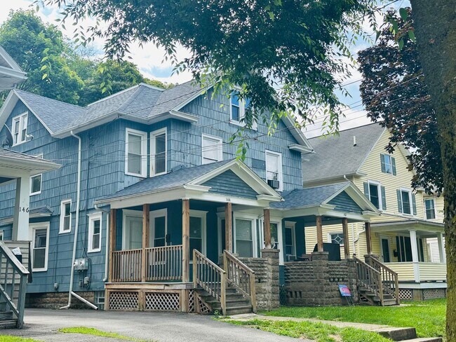 Building Photo - 142-144-144 Burrows St