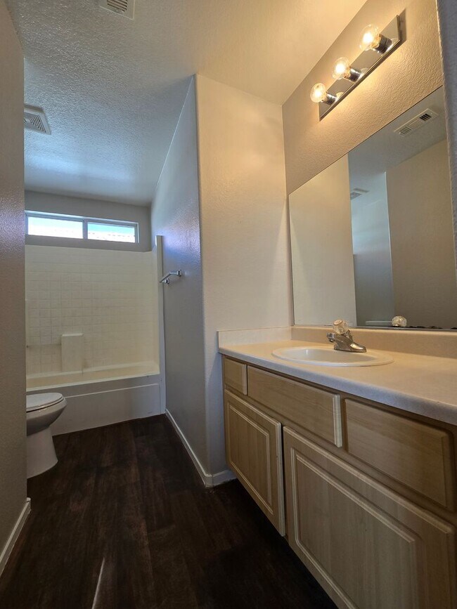 Building Photo - A Fabulous 4 Bedroom Home in N.Las Vegas 1 Bedroom Downstairs.