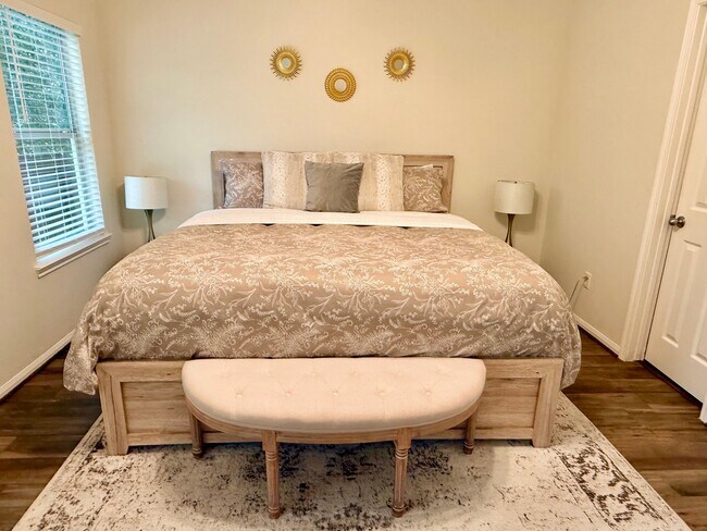 Building Photo - 142 E Spindle Tree Cir