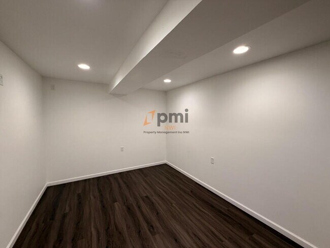 Building Photo - 2707 Westwind Dr
