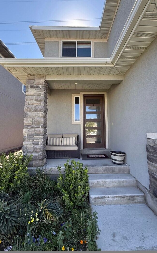 Building Photo - Amazing Five Bedroom Home, Bluffdale, 3300...