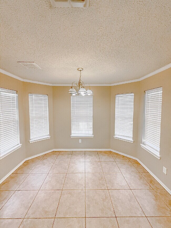 Building Photo - "Charming 4-Bedroom Home with 2 Full Baths in Lubbock – Spacious 1,755 Sq Ft Living Awaits!"