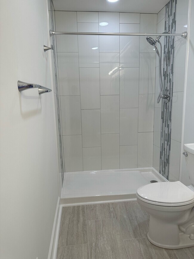 Building Photo - 5149 Honeysuckle Ln S