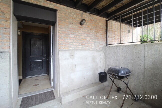 Building Photo - 5528 S Indiana Ave