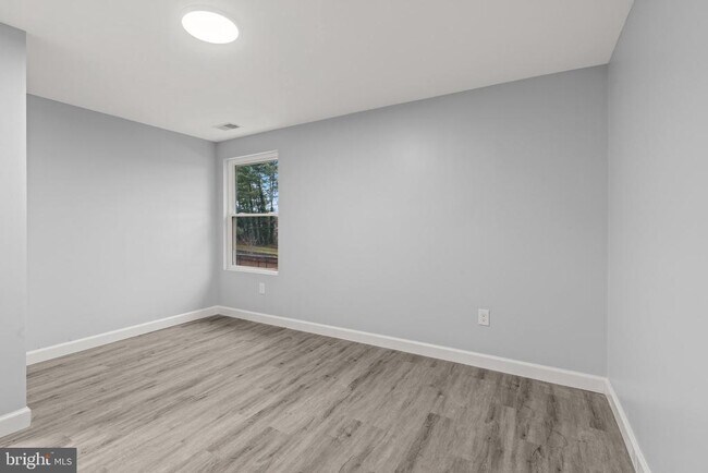 Building Photo - 34 Hinsdale Ln