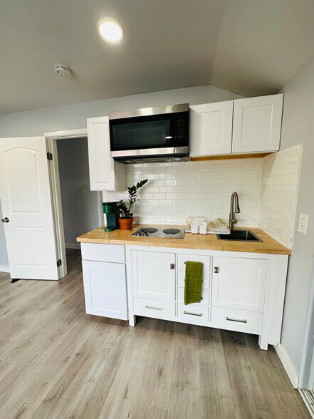 Building Photo - 2707 Cridge St