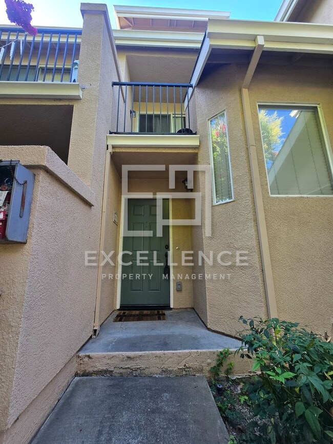 Building Photo - 1/1.5 Townhouse - Pets Negotiable, 1003SF,...