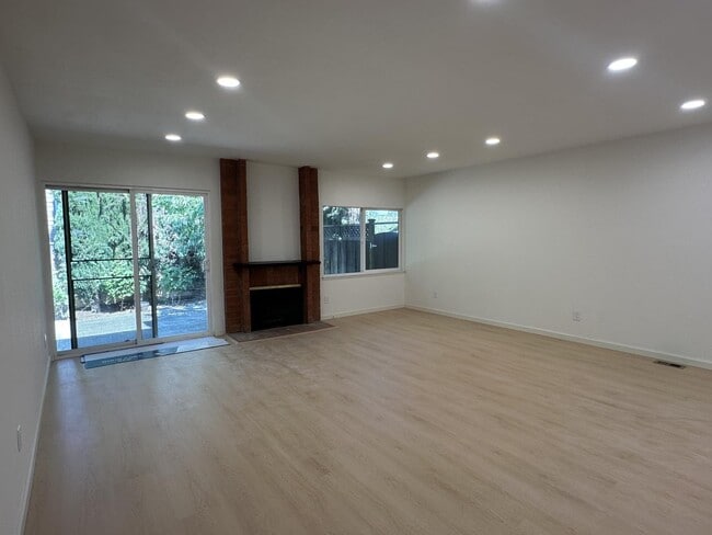 Building Photo - 22556 Silver Oak Way
