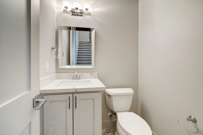 Building Photo - 609 W Pierce St