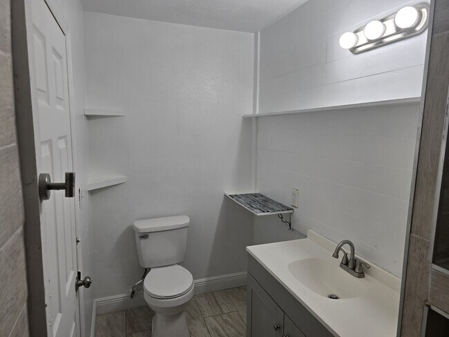 Building Photo - 1624 Coral Way