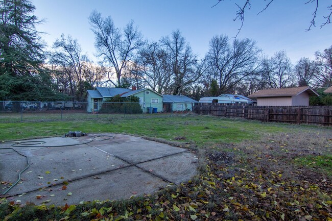 Building Photo - South Redding Duplex with Many Perks!