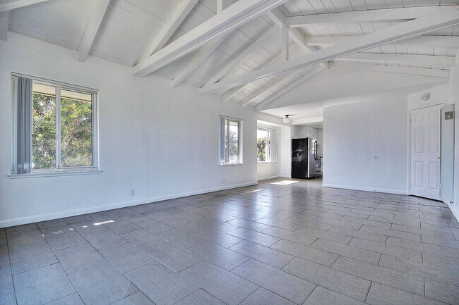 Building Photo - 6696 Del Playa Dr