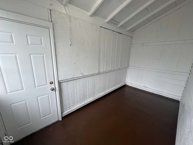 Building Photo - 826 N Beville Ave