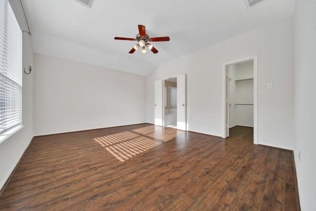 Building Photo - 815 McIntosh Bend Dr