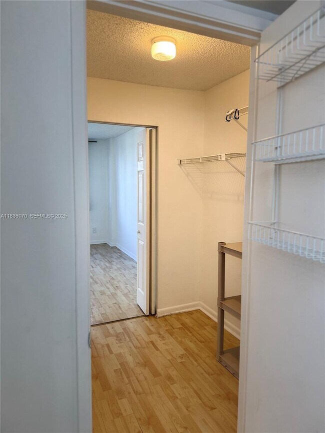 Building Photo - 770 Claughton Island Dr