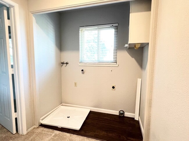 Building Photo - Beautiful Four Bedroom Home in Elk Grove