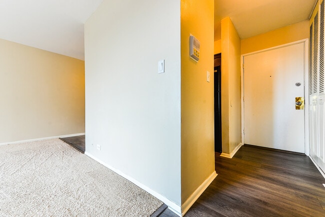 Building Photo - 1475 Rebecca Dr