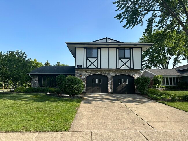 Primary Photo - 190 Bourne Ln