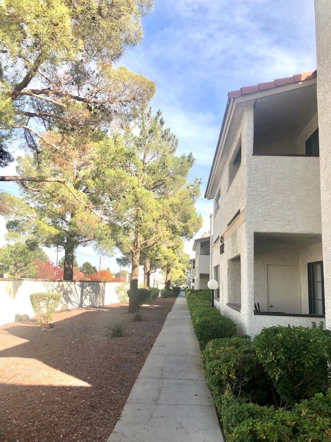 Building Photo - 6617 W Tropicana Ave