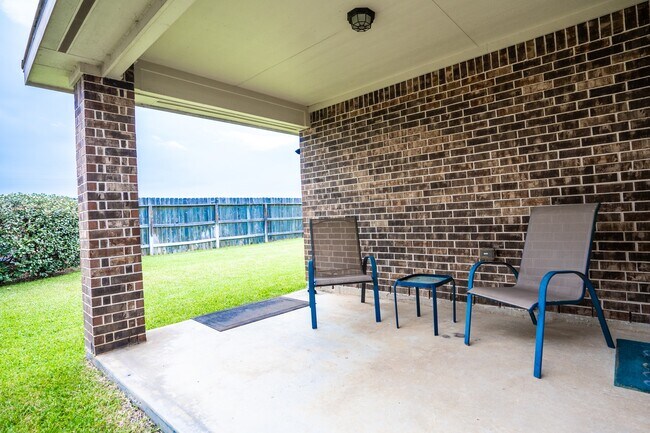Building Photo - 2230 Falcon Brook Dr