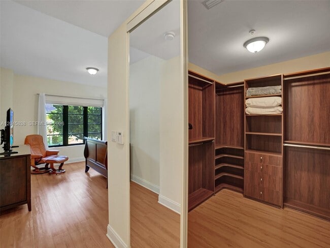 Building Photo - 2509 N Ocean Blvd
