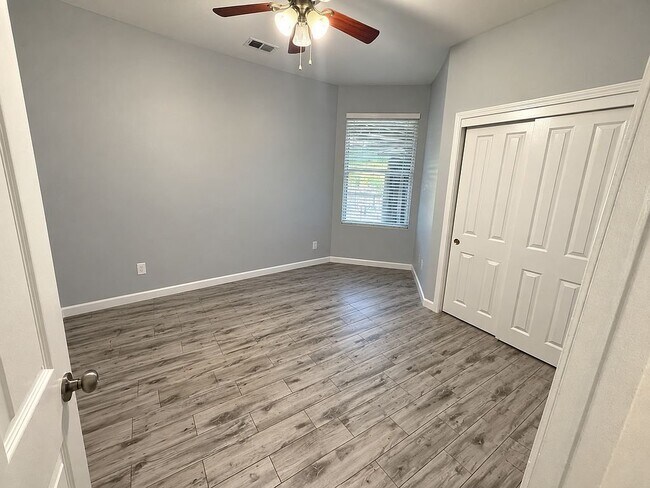 Building Photo - 6602 Escallonia Way