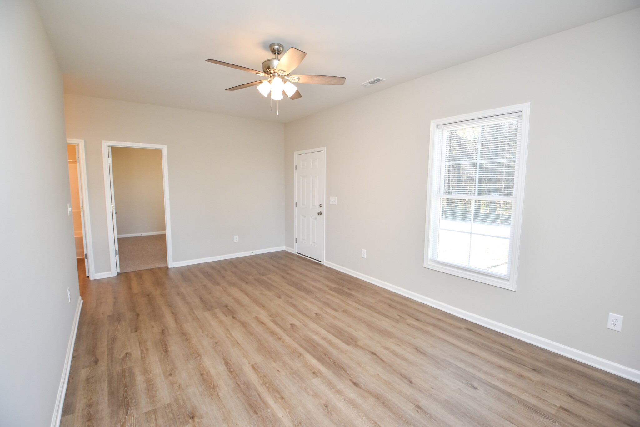 Spacious Den - 83 Cunningham Rd