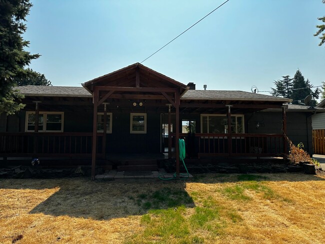 Building Photo - Fantastic Ranch Style 3 bedroom home pets ...