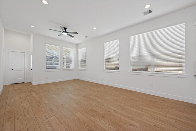 Building Photo - 177 Hidden Peak Dr