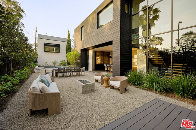 Building Photo - 901 Flower Ave