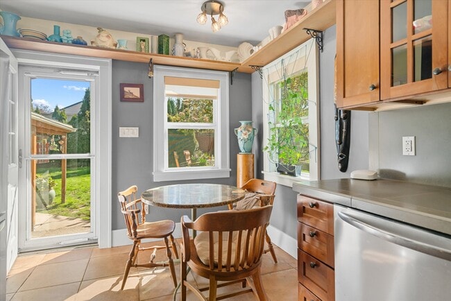 Building Photo - 840 N Farragut St