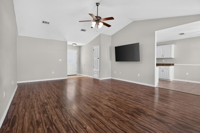 Building Photo - 3151 Forrest Ave
