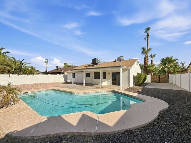Building Photo - 3 Bedroom Home In Heart of Chandler for Rent