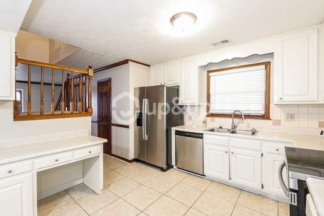 Building Photo - Fantastic 3bd/2.5ba home! Let yourself in!