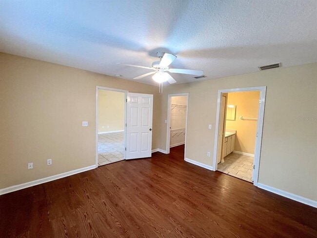 Building Photo - 122 Parkview Dr