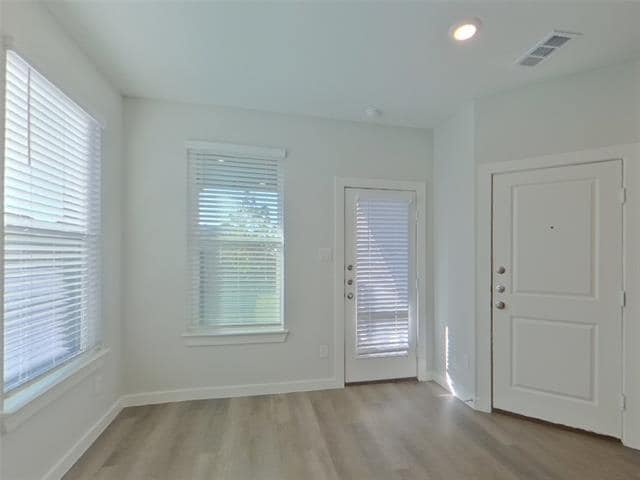 Building Photo - 2549 Dulaney Dr